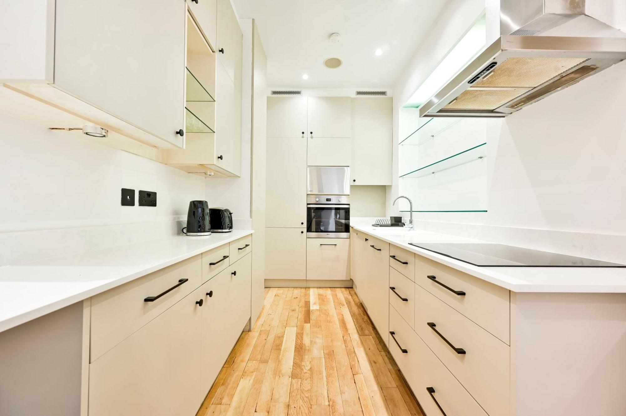 Amazing 3 Bed Apartment Great Portland Street Лондон Екстериор снимка